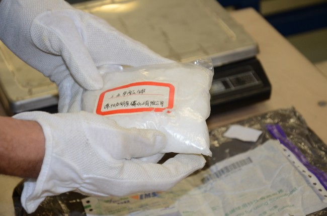 Отделом по борьбе с контрабандой наркотиков Внуковской таможни пресечена поставка стероидов из Китая