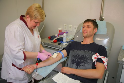 Около ста жителей района Ново-Переделкино стали донорами крови
