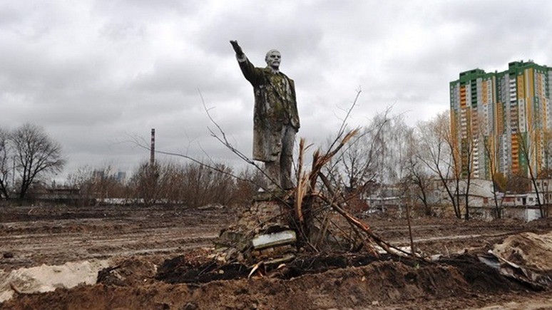 Корреспондент: в Киеве нашли последнего Ленина