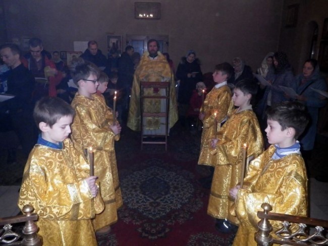 Литургии для детей Рождественским постом пройдут в храме Архангела Михаила