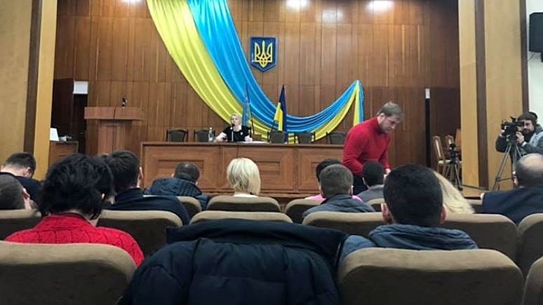ГОРДОН: неизвестные подсунули флешку с гимном России вместо украинского на сессии горсовета