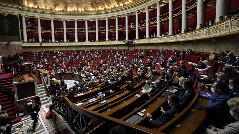France 24: Национальное собрание Франции одобрило законопроект о вакцинных пропусках