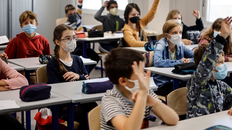 Le Figaro: рекорд с весны — в школах Франции закрыто более 14 тысяч классов